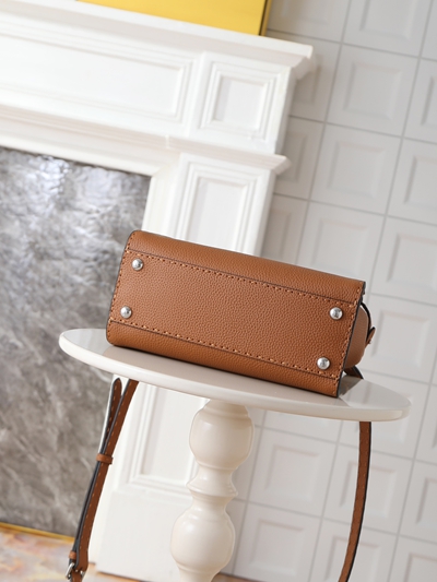 フェンディバッグ角部分ディテール